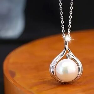 925 Silver simulated pearl necklace w/zircon NWT. Fast Ship.
